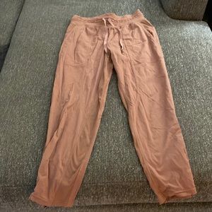 Lululemon dance studio crop